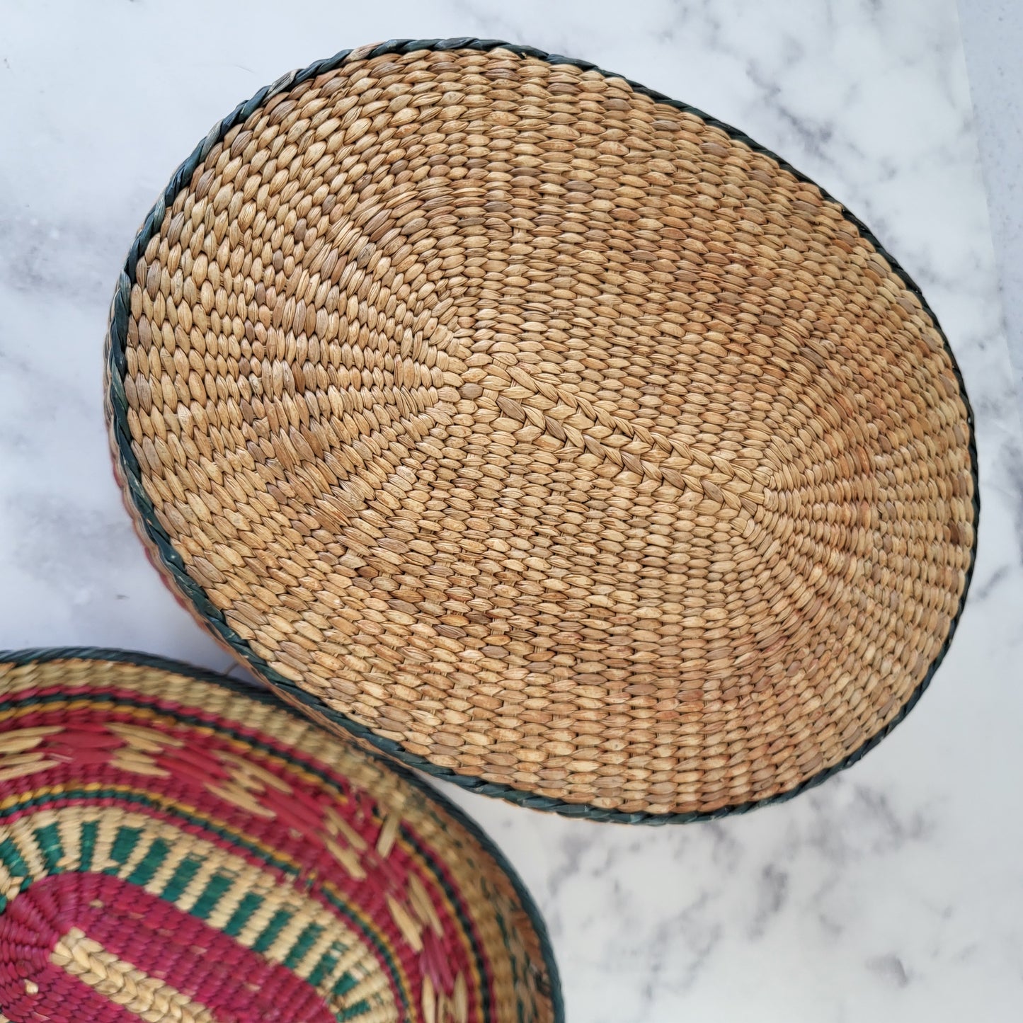 1970s Boho Sweetgrass Woven Basket with Lid – Natural Fiber Hippie Chic Decor