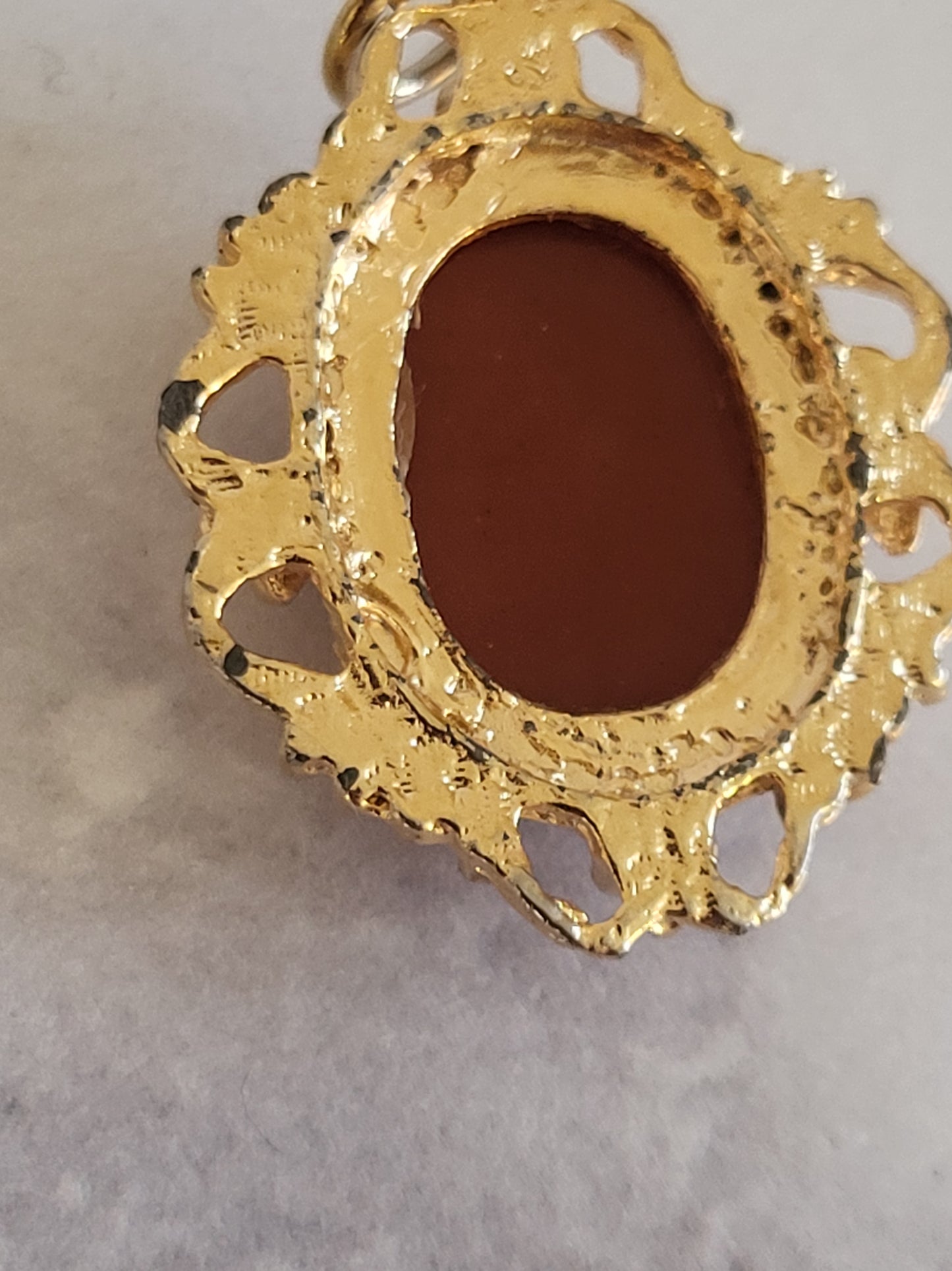 Vintage Gold Tone Filigree Cameo Pendant