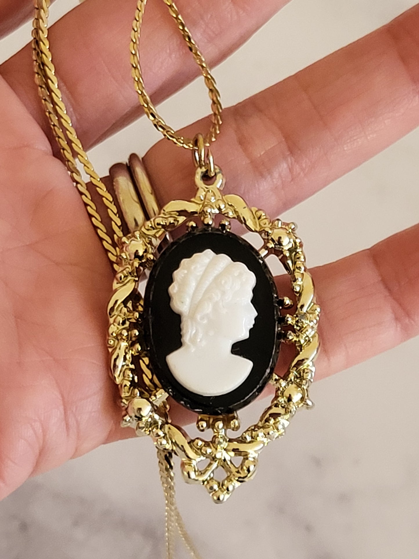 Vintage Gold Tone Cameo Pendant with 24" Chain