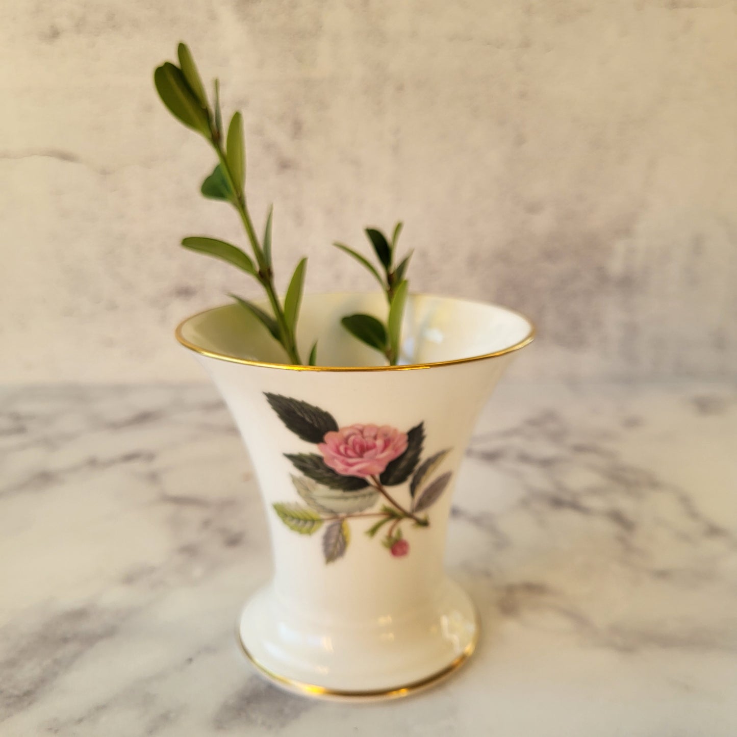 Adorable Wedgwood Hathaway Rose Vase