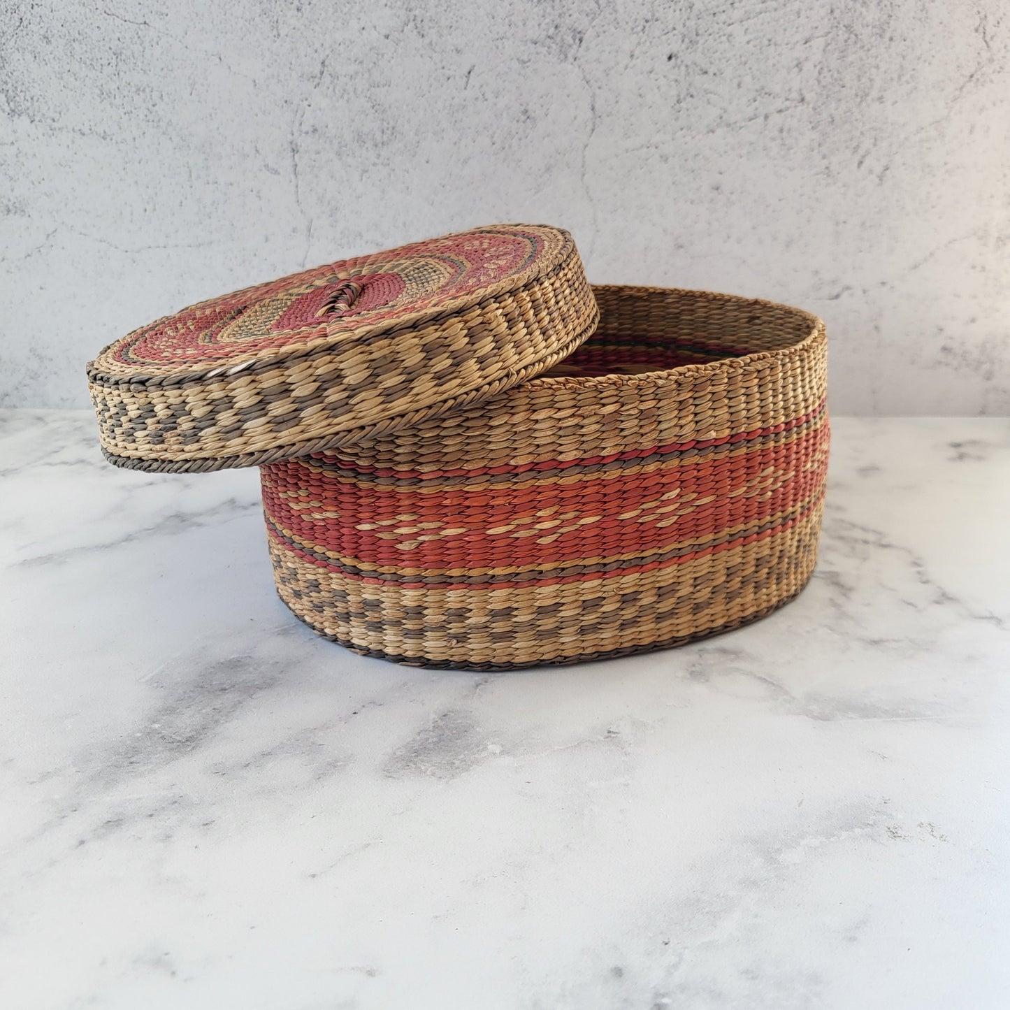 1970s Boho Sweetgrass Woven Basket with Lid – Natural Fiber Hippie Chic Decor