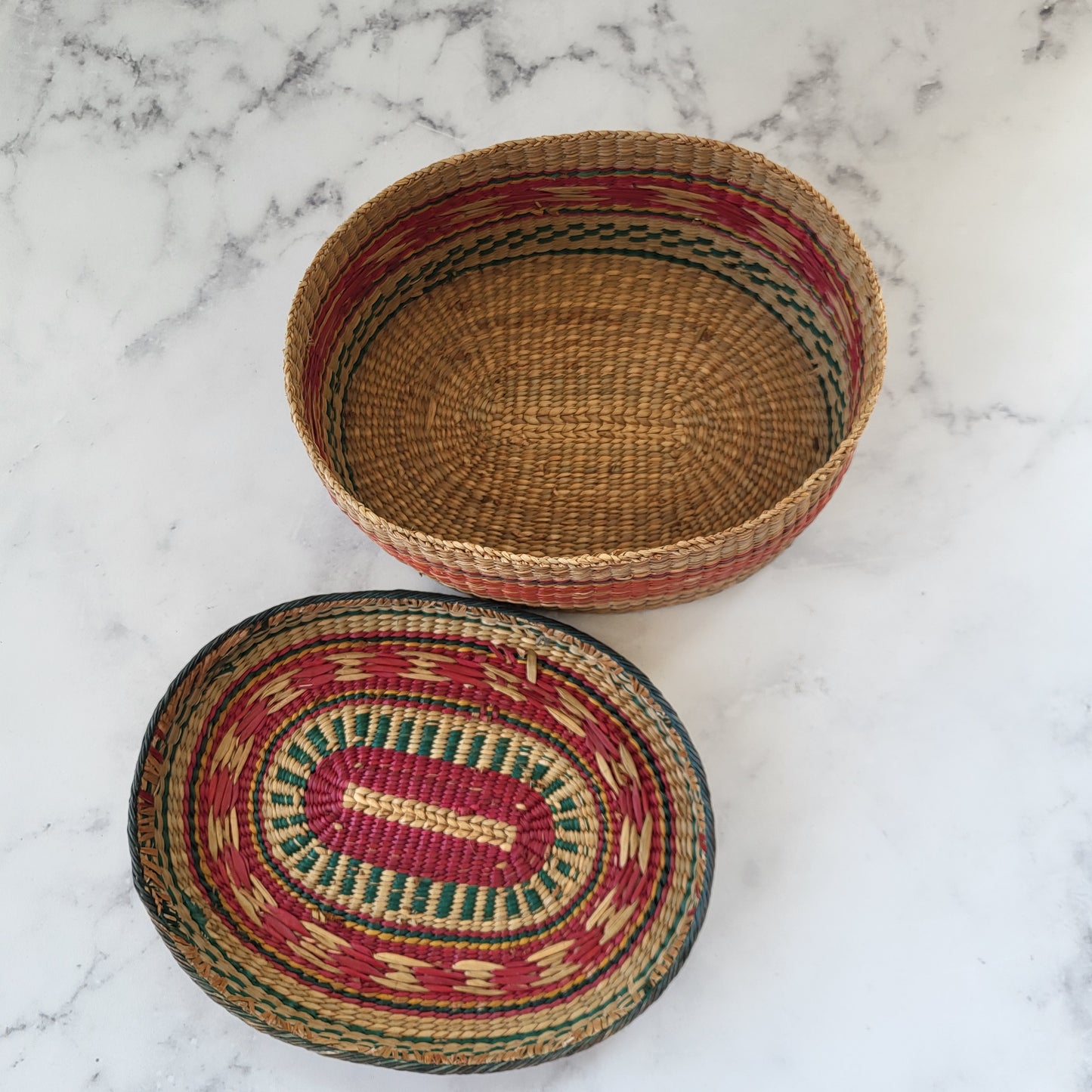 1970s Boho Sweetgrass Woven Basket with Lid – Natural Fiber Hippie Chic Decor