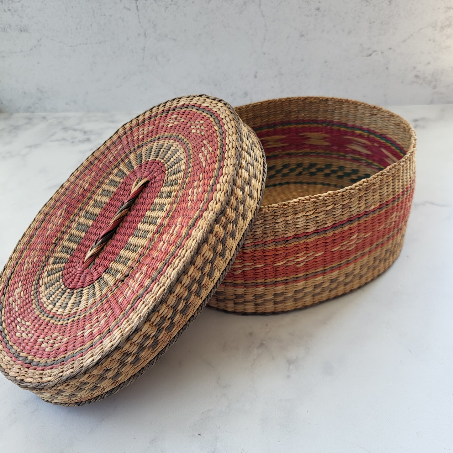 1970s Boho Sweetgrass Woven Basket with Lid – Natural Fiber Hippie Chic Decor
