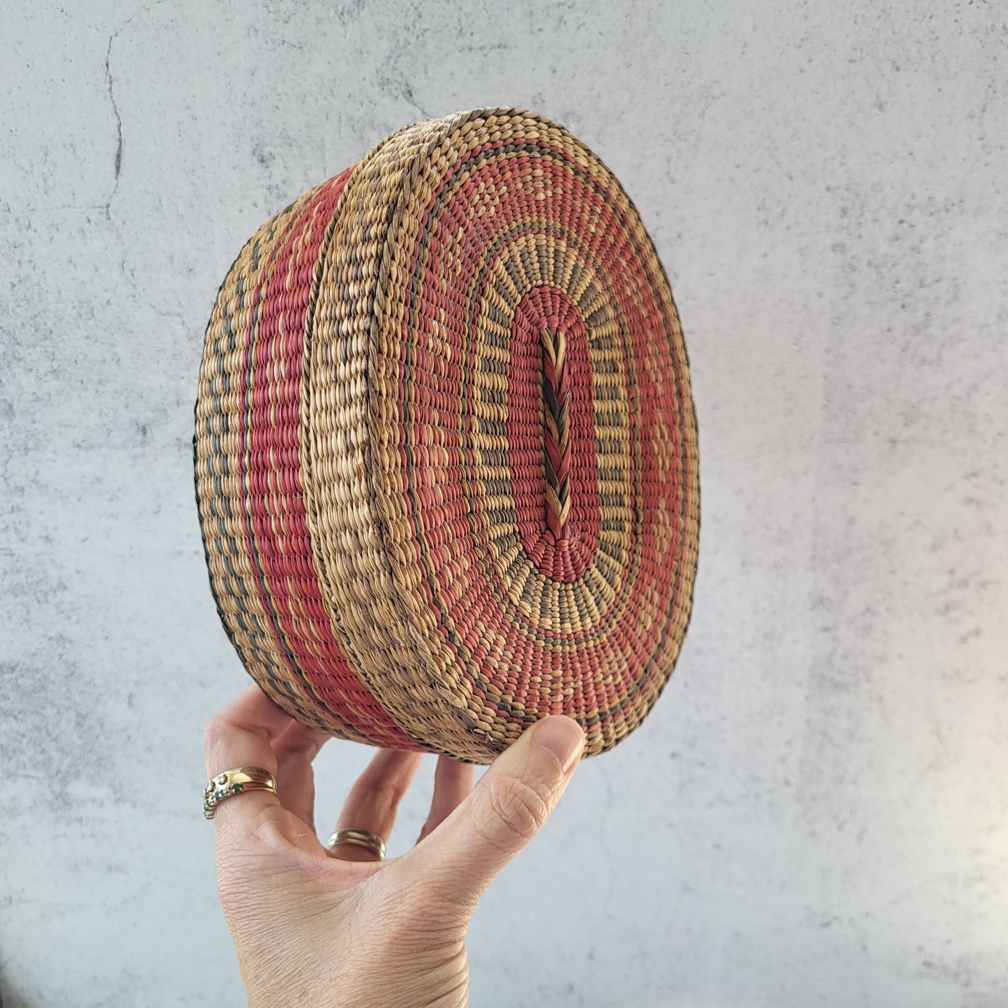 1970s Boho Sweetgrass Woven Basket with Lid – Natural Fiber Hippie Chic Decor