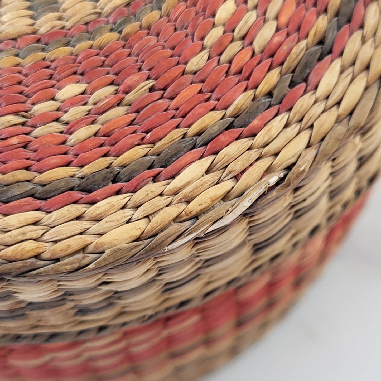 1970s Boho Sweetgrass Woven Basket with Lid – Natural Fiber Hippie Chic Decor