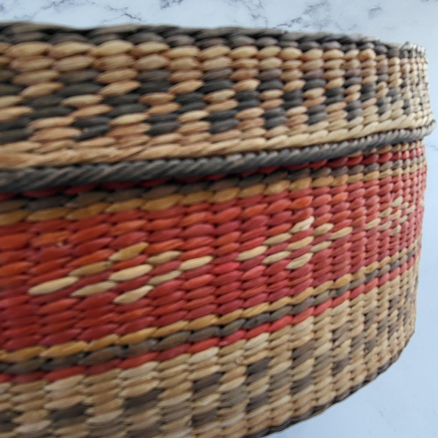 1970s Boho Sweetgrass Woven Basket with Lid – Natural Fiber Hippie Chic Decor