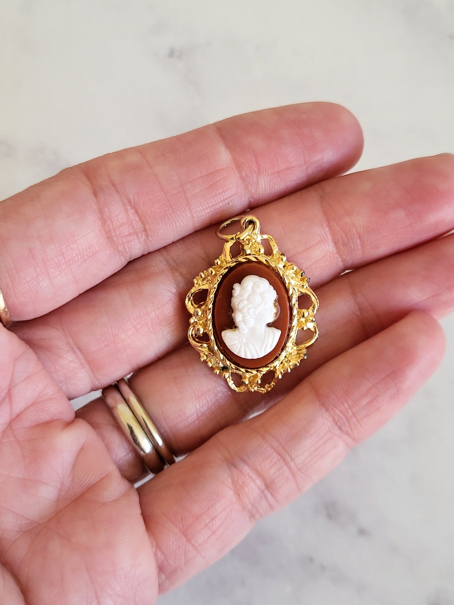 Vintage Gold Tone Filigree Cameo Pendant