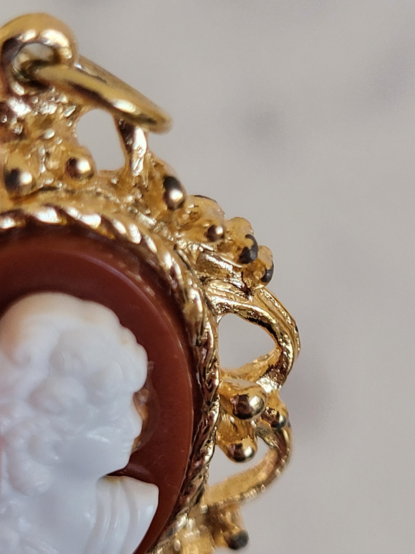 Vintage Gold Tone Filigree Cameo Pendant