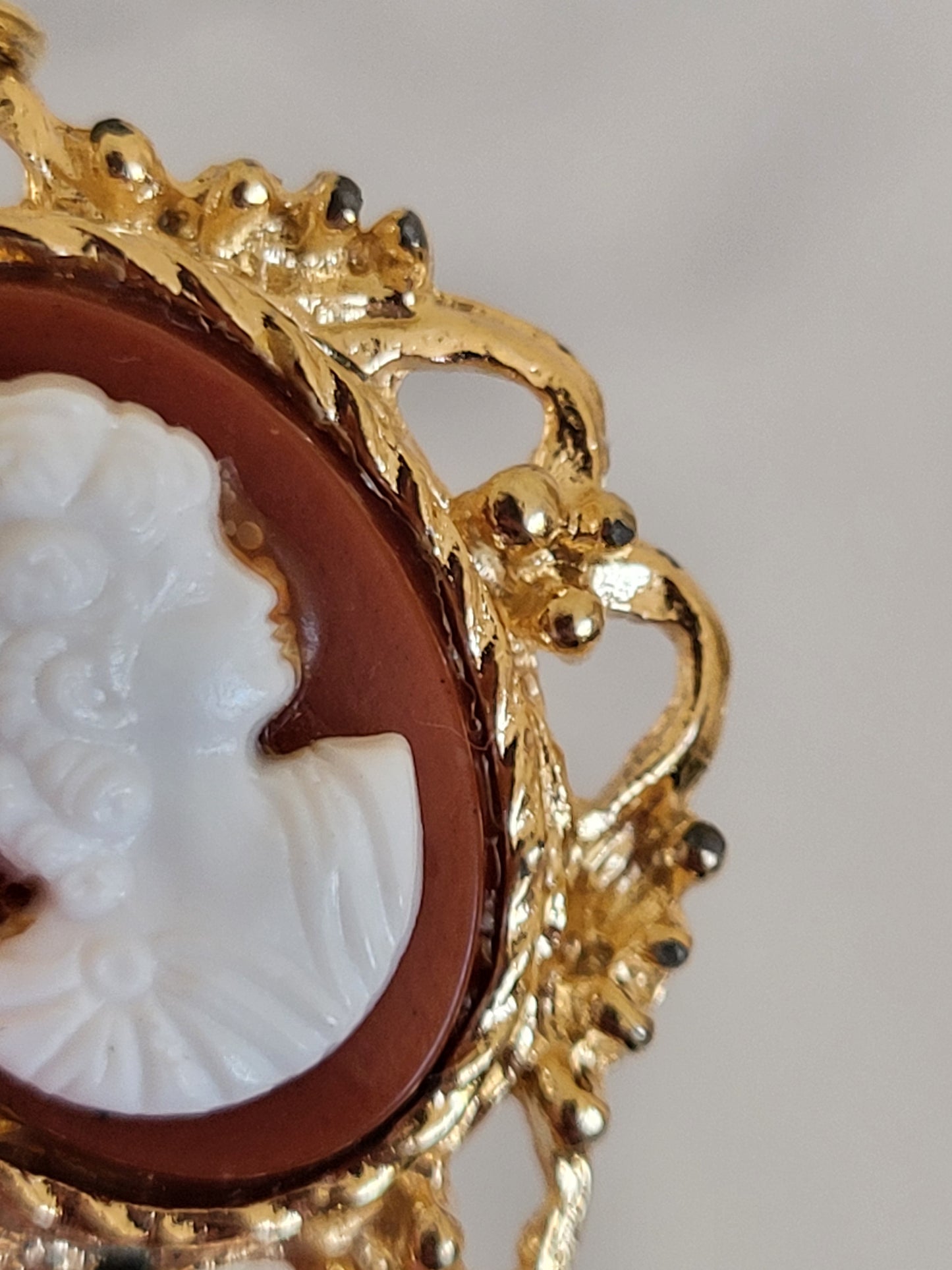 Vintage Gold Tone Filigree Cameo Pendant