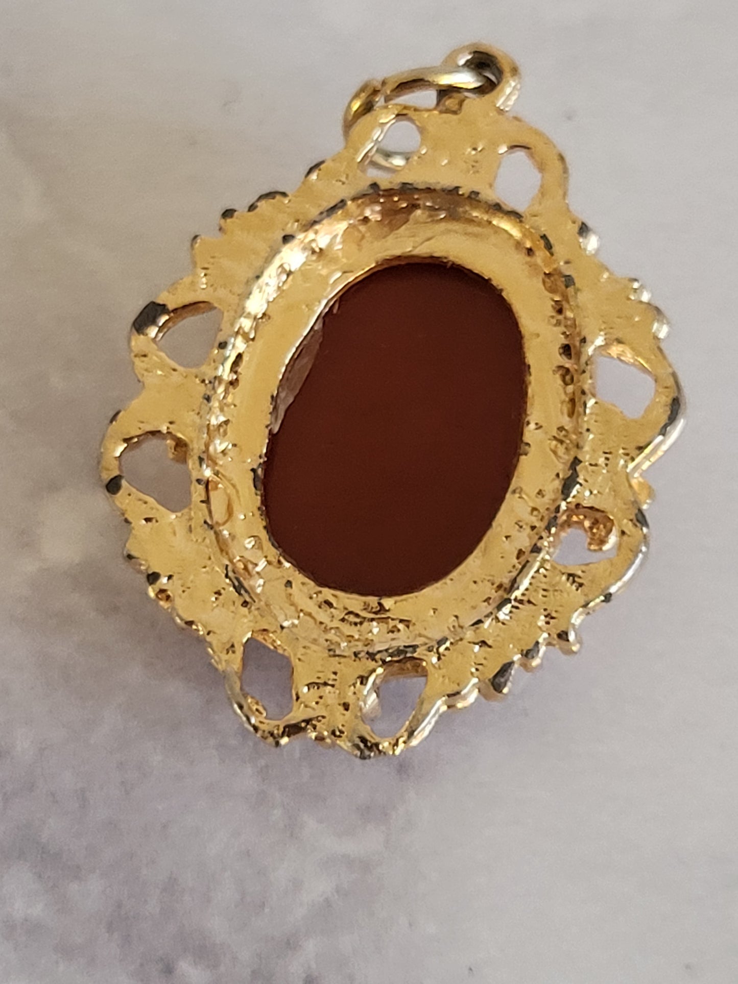 Vintage Gold Tone Filigree Cameo Pendant