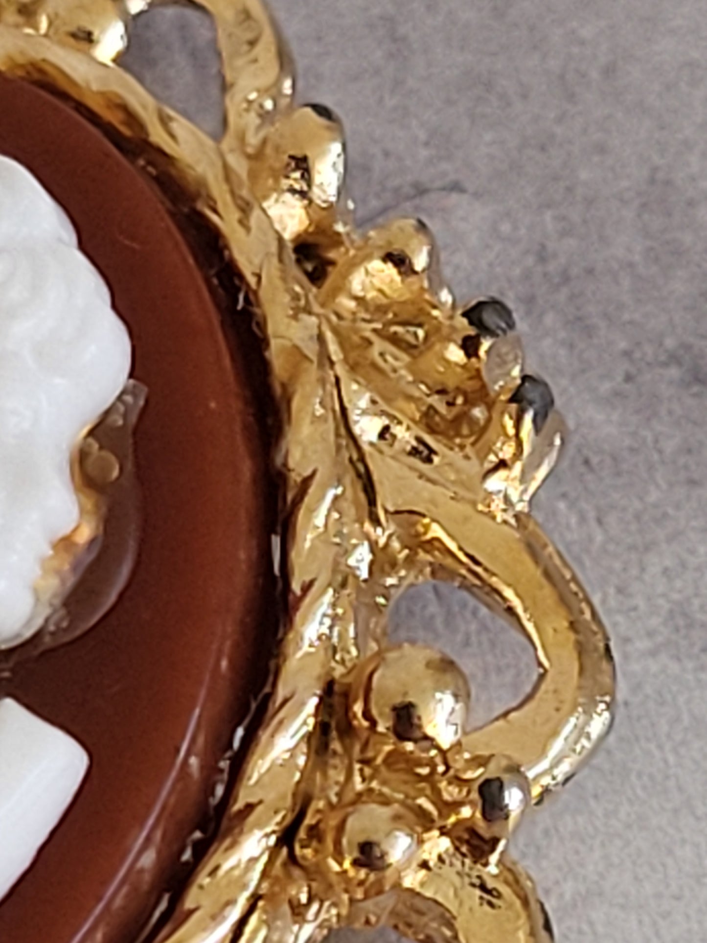 Vintage Gold Tone Filigree Cameo Pendant