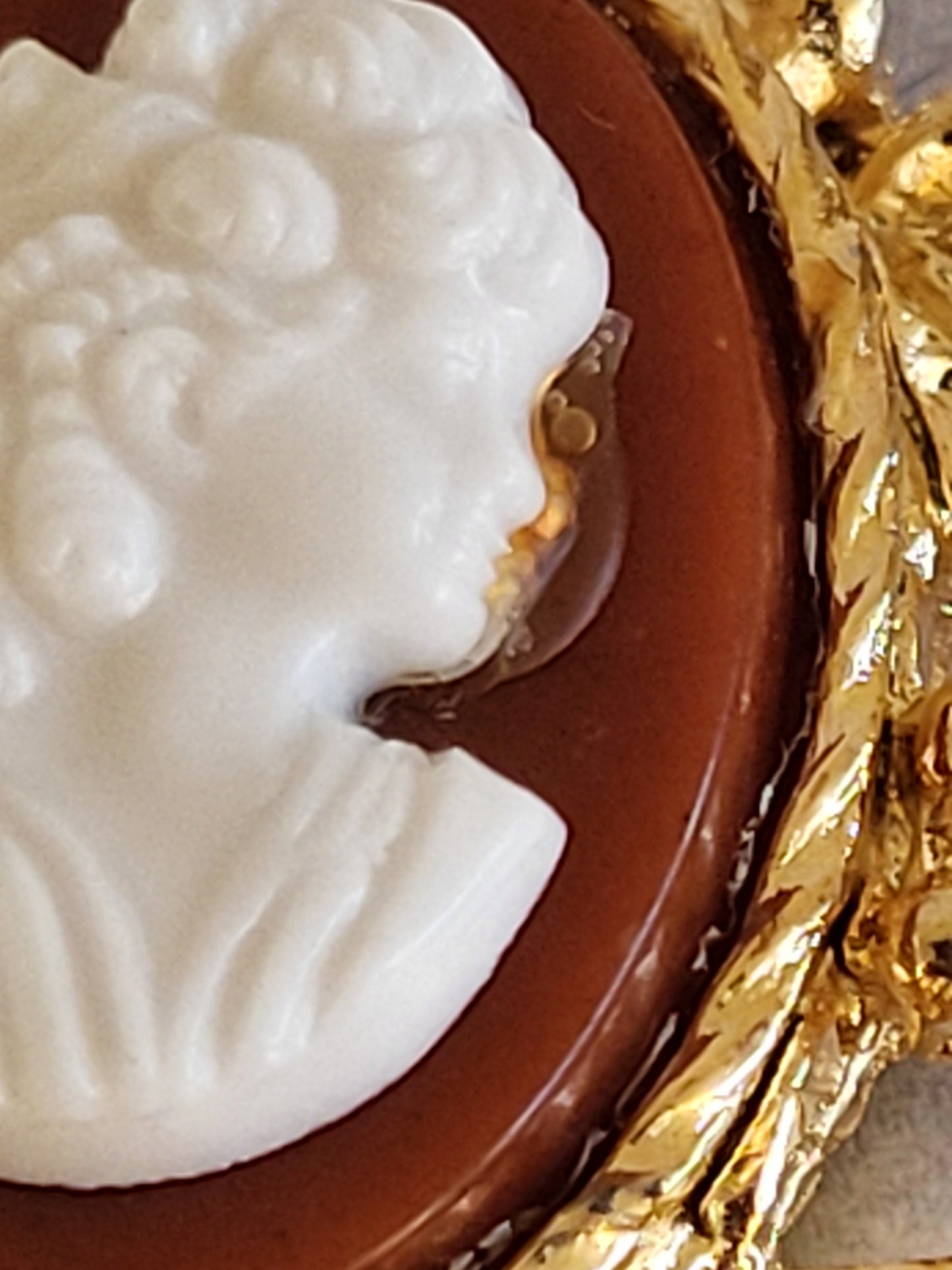 Vintage Gold Tone Filigree Cameo Pendant