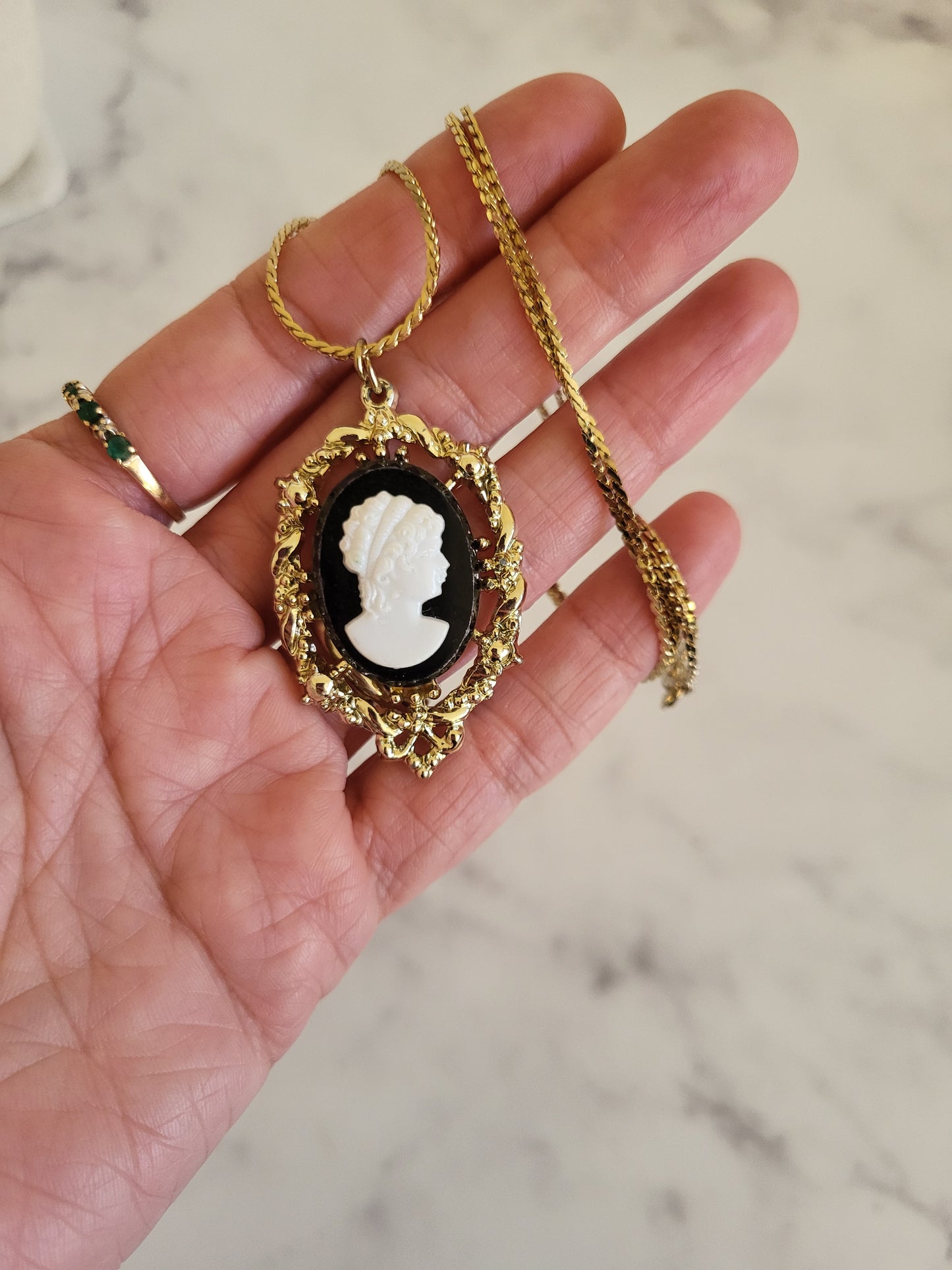 Vintage Gold Tone Cameo Pendant with 24" Chain