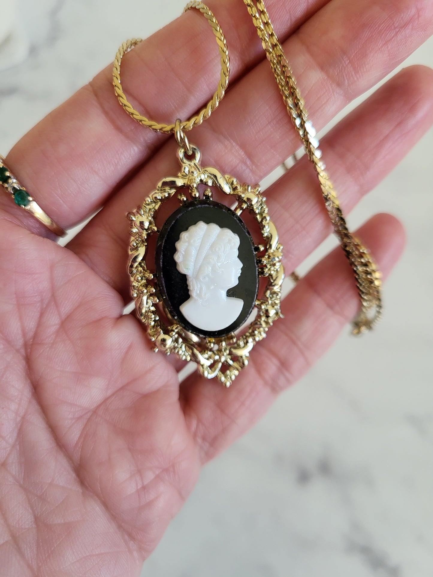 Vintage Gold Tone Cameo Pendant with 24" Chain