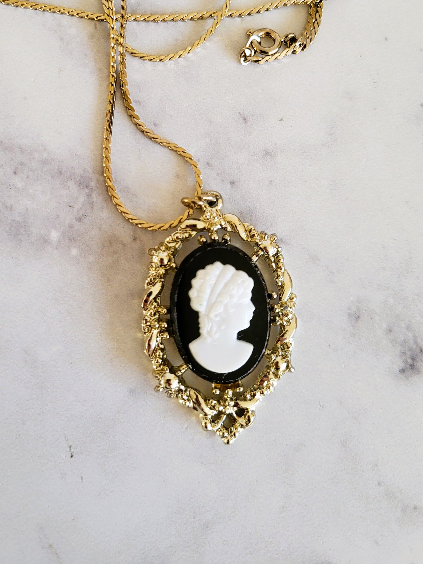 Vintage Gold Tone Cameo Pendant with 24" Chain