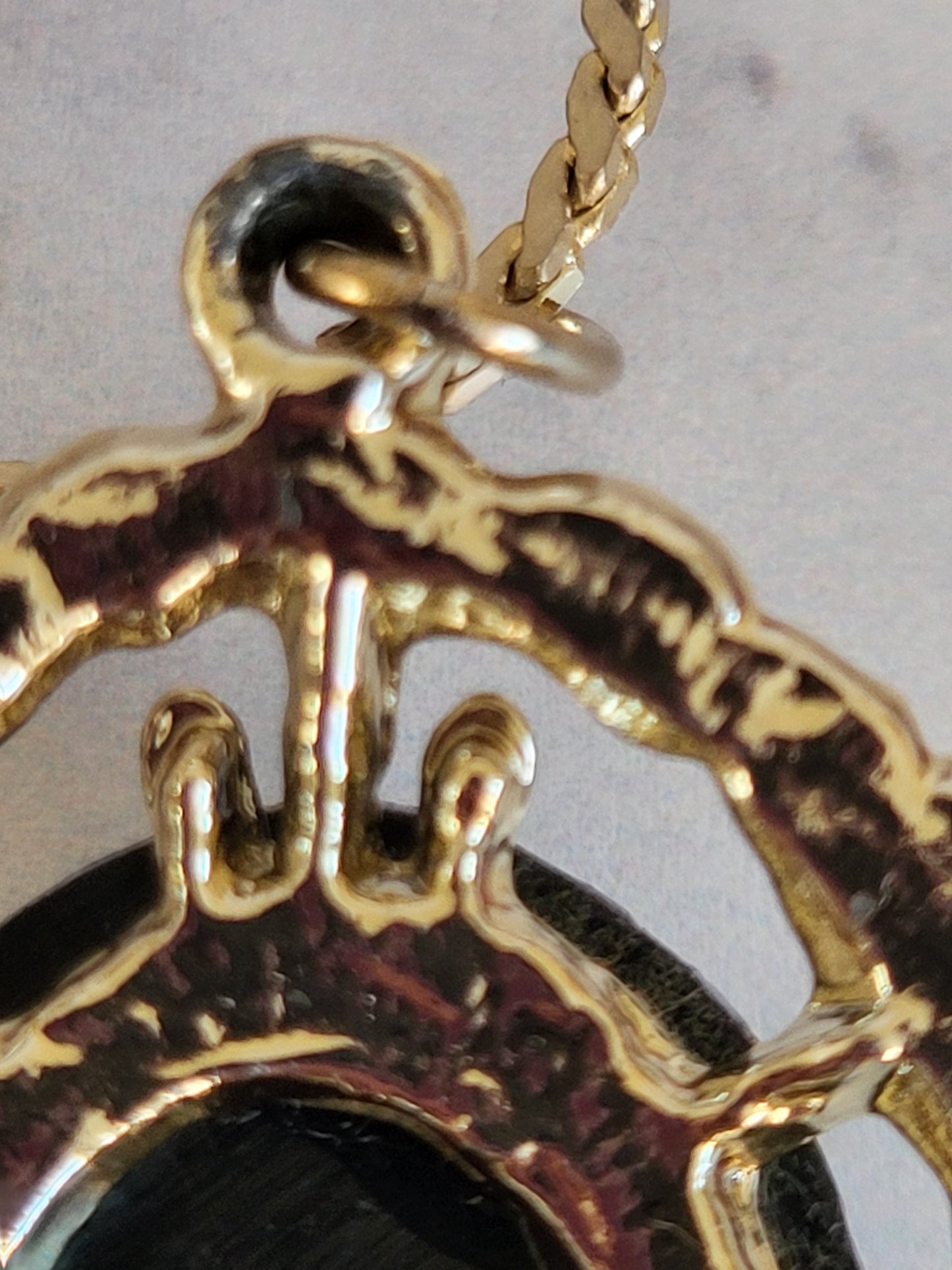Vintage Gold Tone Cameo Pendant with 24" Chain