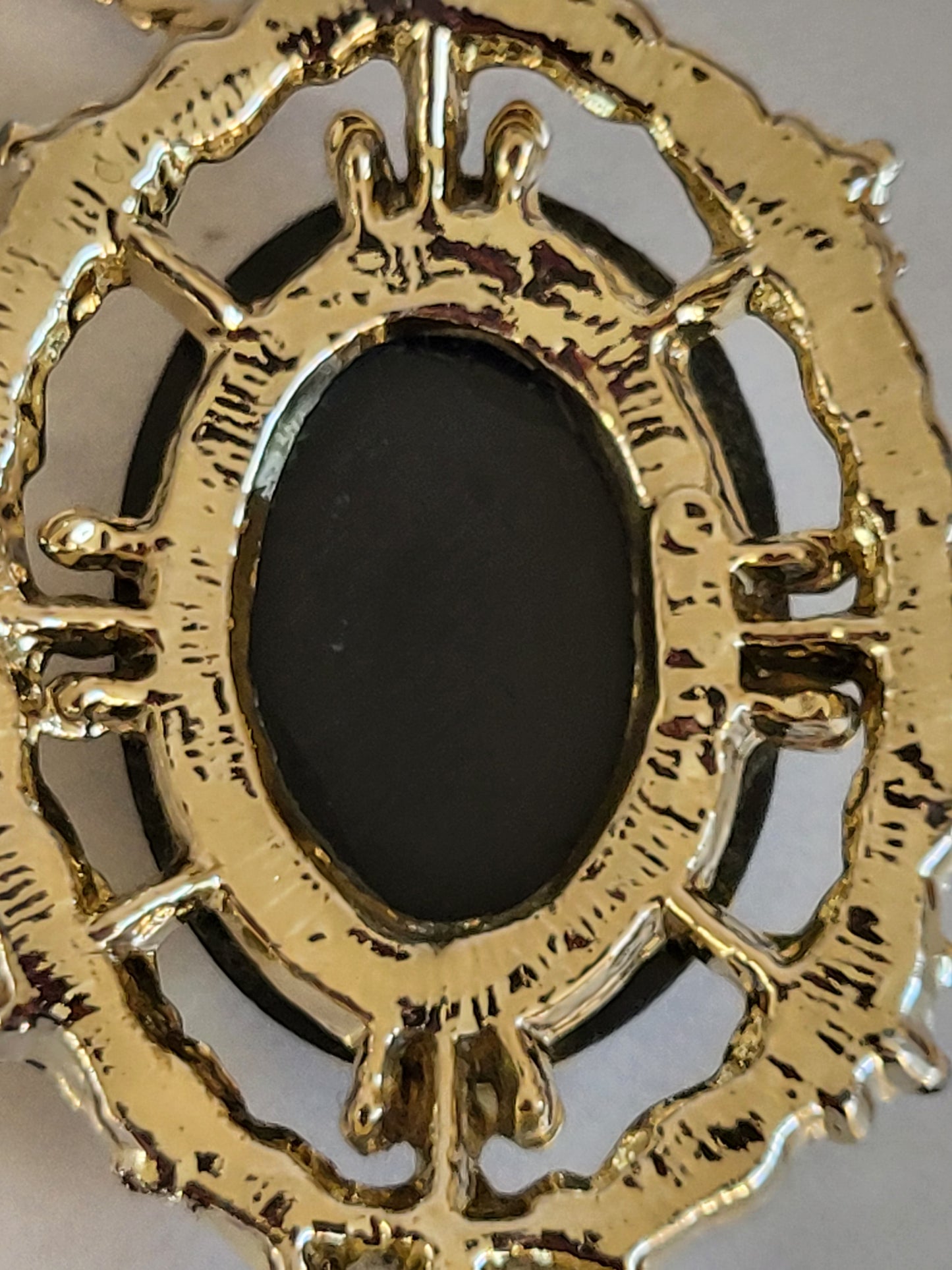 Vintage Gold Tone Cameo Pendant with 24" Chain