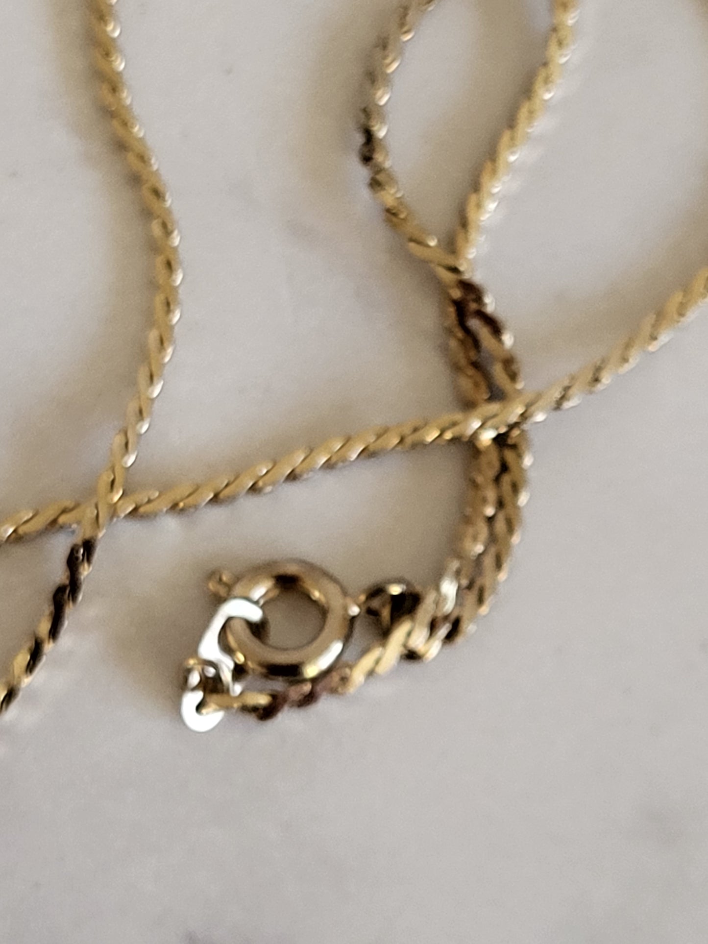 Vintage Gold Tone Cameo Pendant with 24" Chain