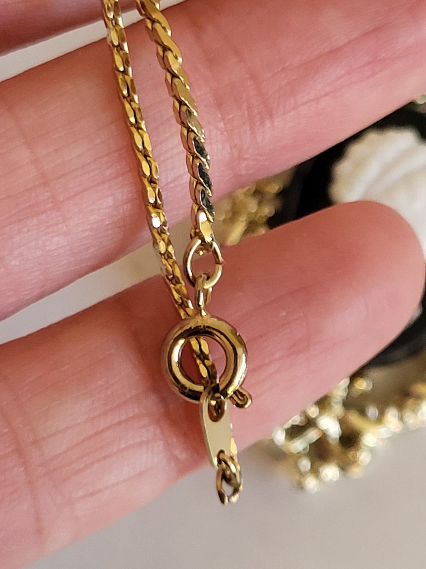 Vintage Gold Tone Cameo Pendant with 24" Chain