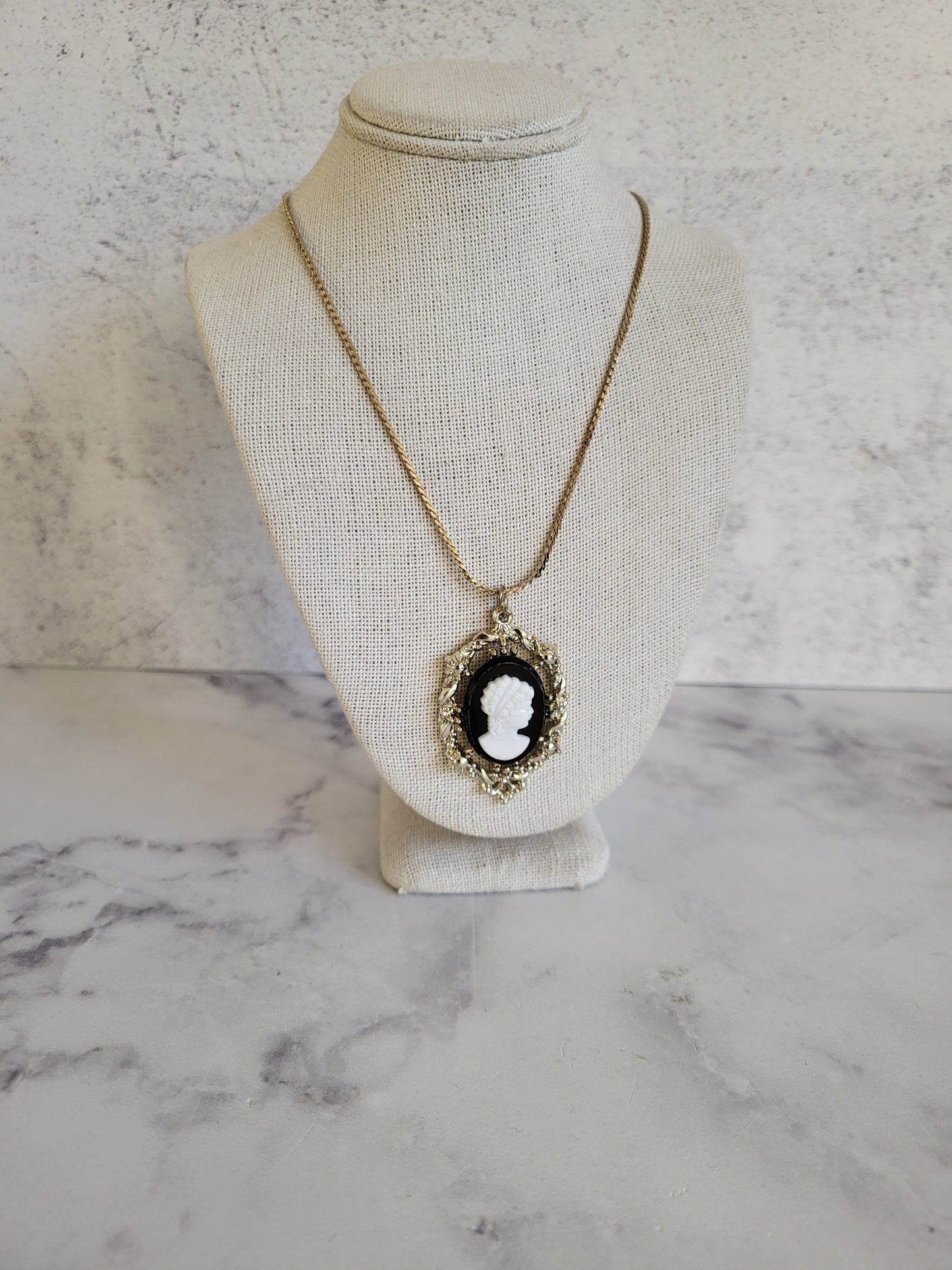 Vintage Gold Tone Cameo Pendant with 24" Chain