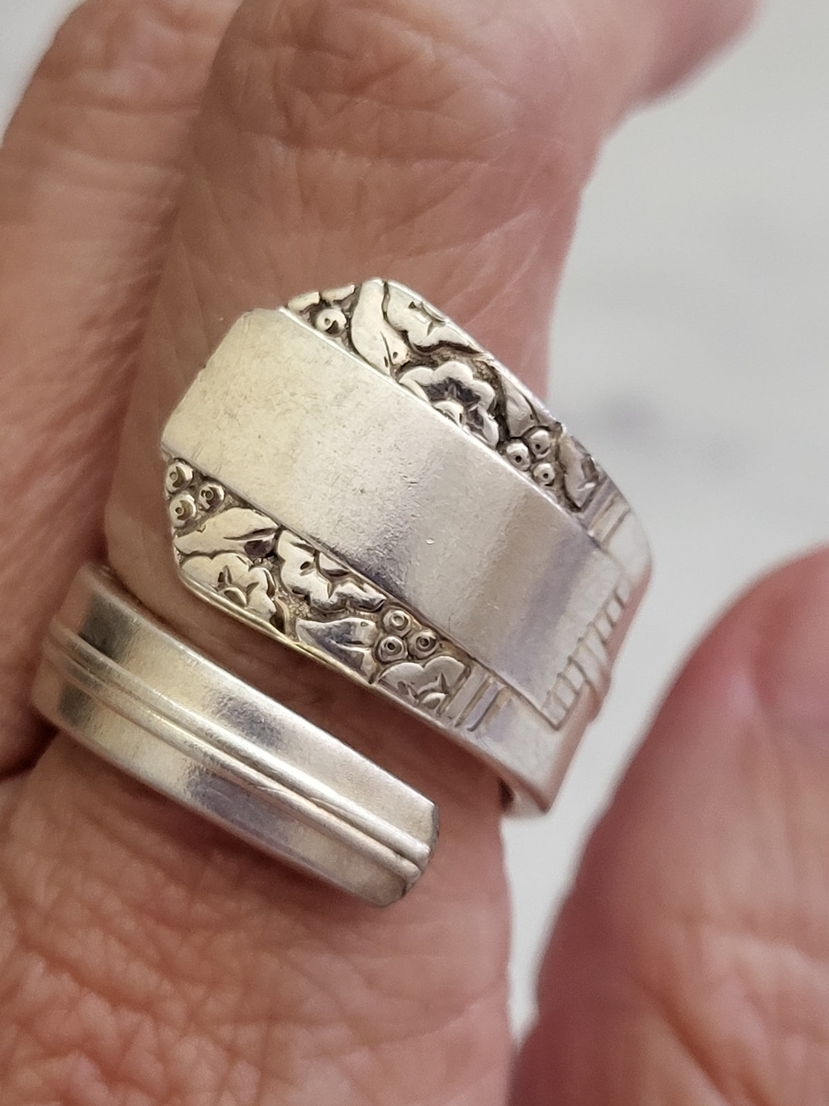 Vintage Rogers Triple Oneida Ltd. 1936 Silverplate Spoon Ring