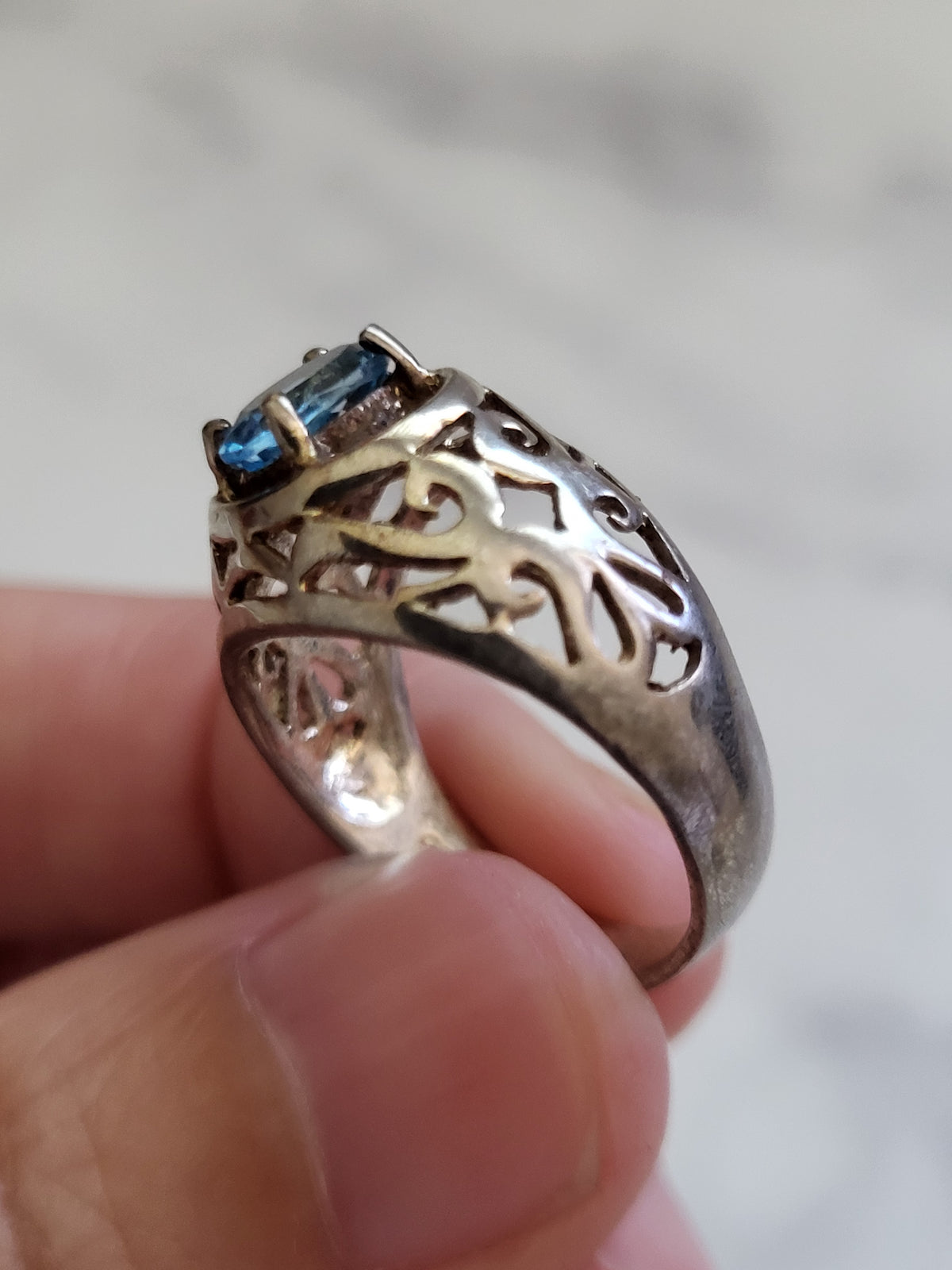 Vintage 925 Sterling Silver Oval Blue Topaz Filigree Ring