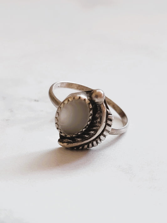 Vintage Sterling Silver Mother-of-Pearl Leaf Ring