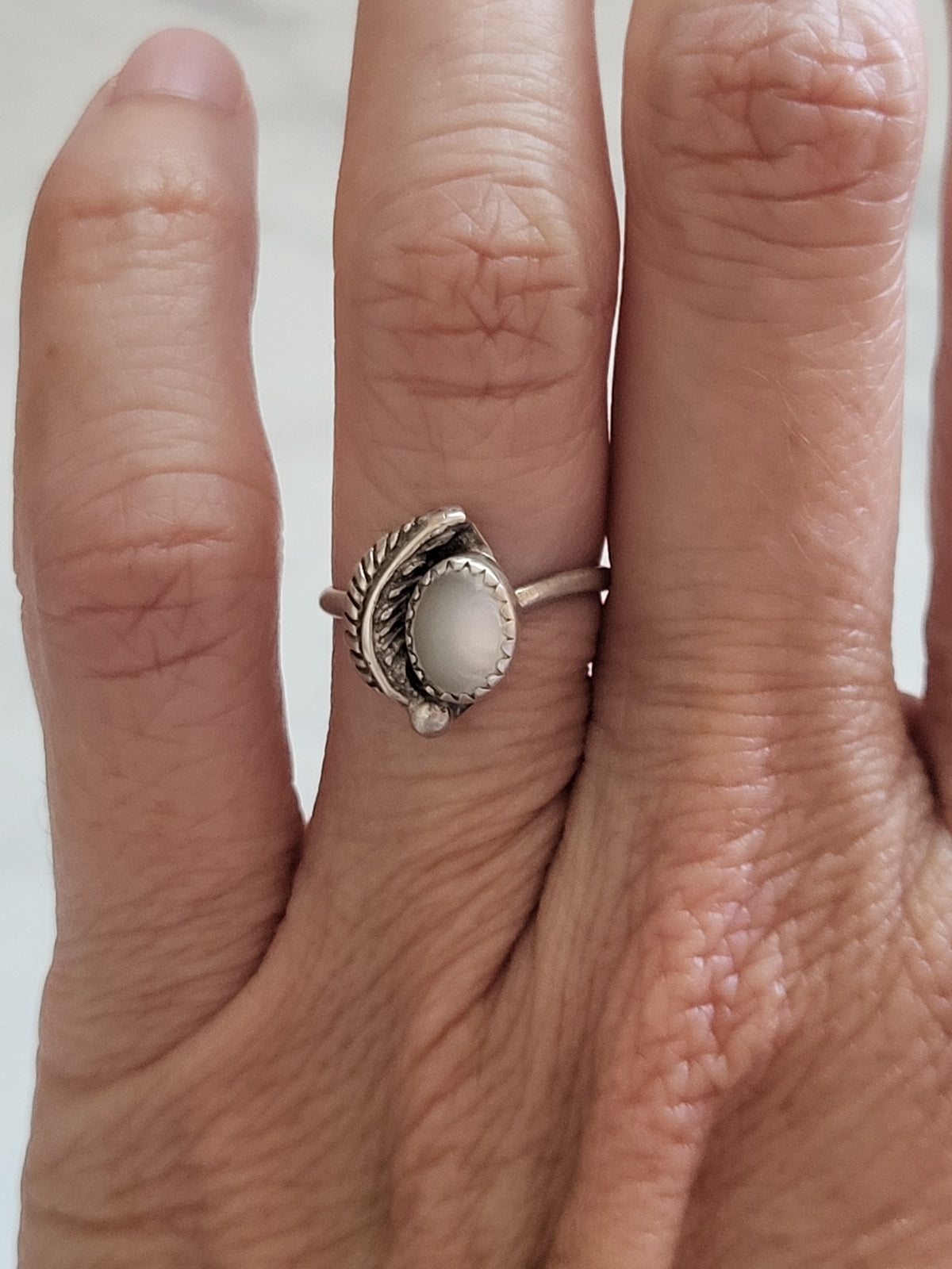 Vintage Sterling Silver Mother-of-Pearl Leaf Ring