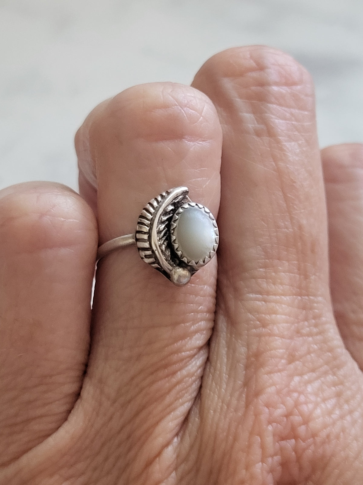 Vintage Sterling Silver Mother-of-Pearl Leaf Ring